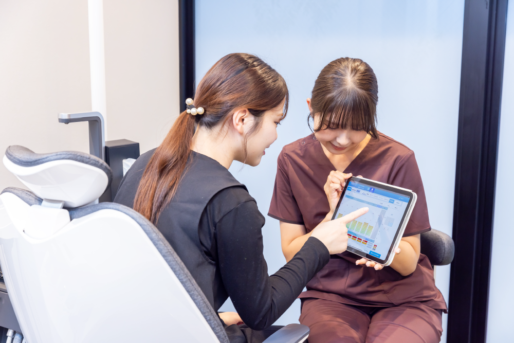 患者様の治療を行う院長