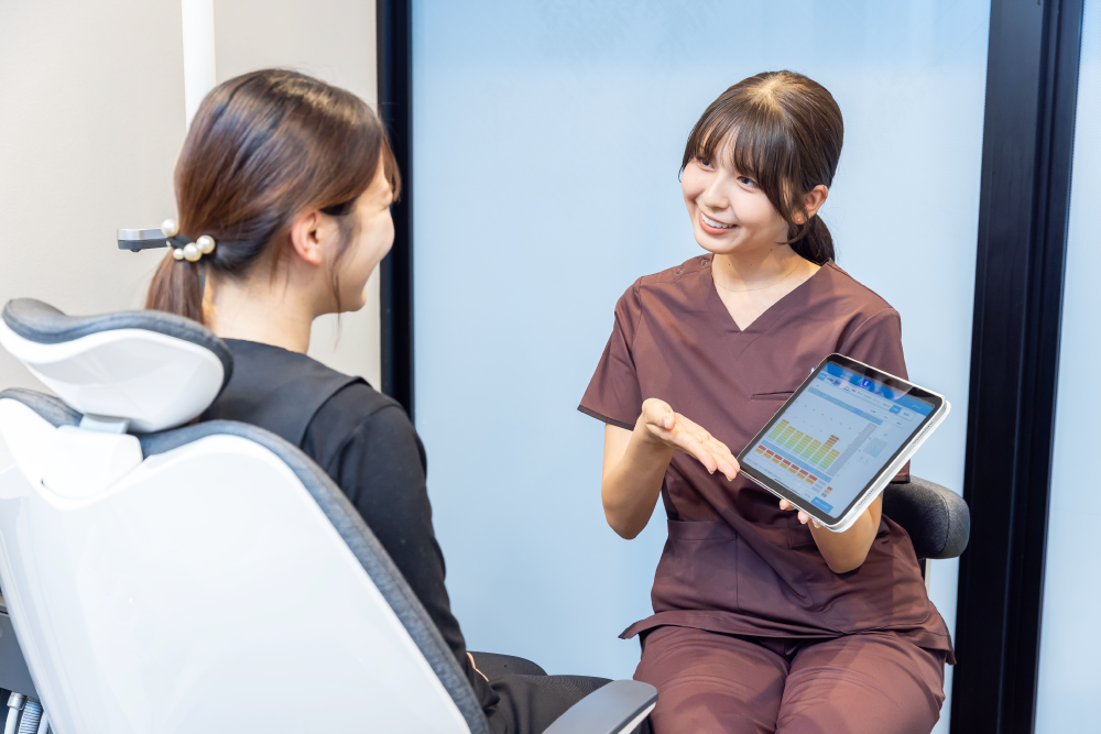 患者様の治療を行う院長